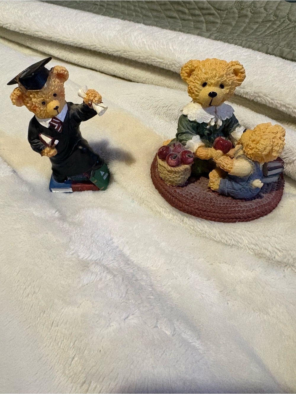 Vintage AVON figurines: Loveable Teddies